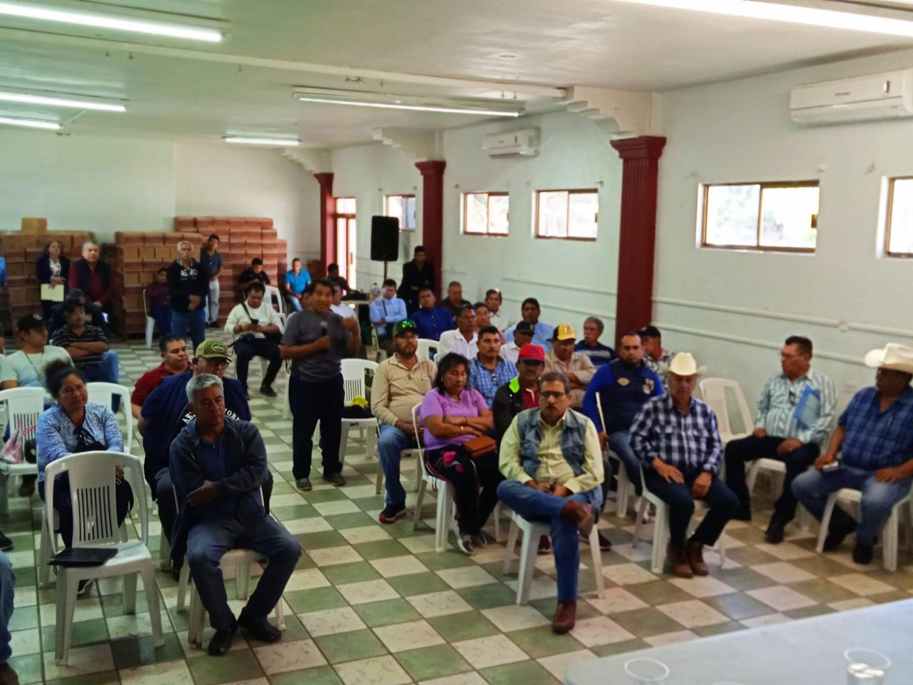 Capacita Sagarhpa a pescadores de Huatabampo en prevención de contacto con tiburones